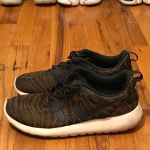 Nike Roshe Run - tiger print knit